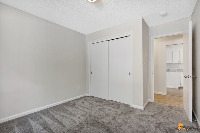 Building Photo - 435 E 10th Ave