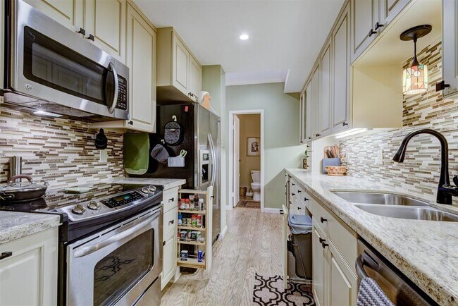 Building Photo - 2409 Bering Dr
