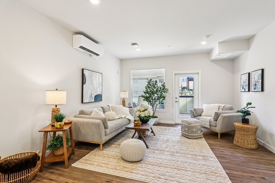 Building Photo - East Town Crossing