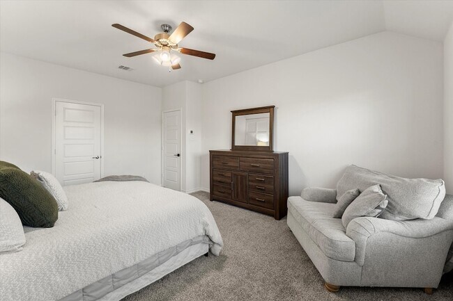 Building Photo - 137 Red Hickory Dr