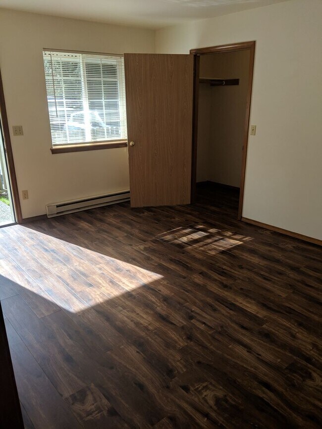 Building Photo - Spacious Studio with bonus storage