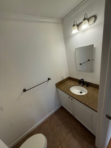 1/2 bath 1st floor - 9 Edison Ave