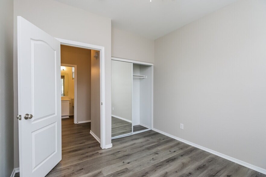 Building Photo - 2732 S Arroyo Ln