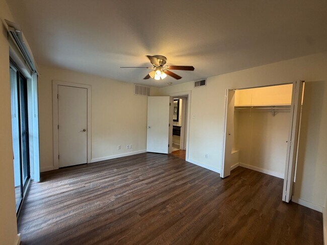 Building Photo - 4109 Avondale Ave