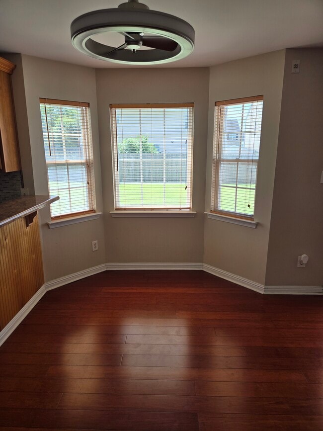 Building Photo - 10941 Elm Bend Dr