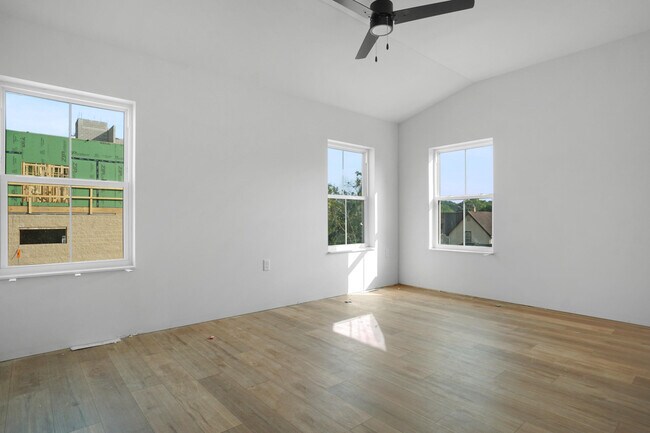 Building Photo - 119 Kettle Moraine Dr S