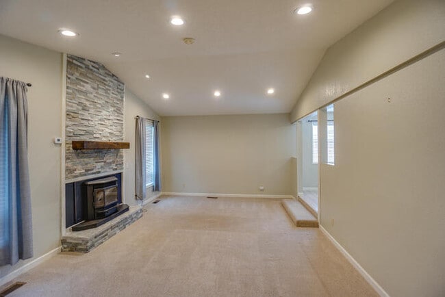 Building Photo - BEAUTIFUL THREE BEDROOM RANCH IN WEST LONGVIEW