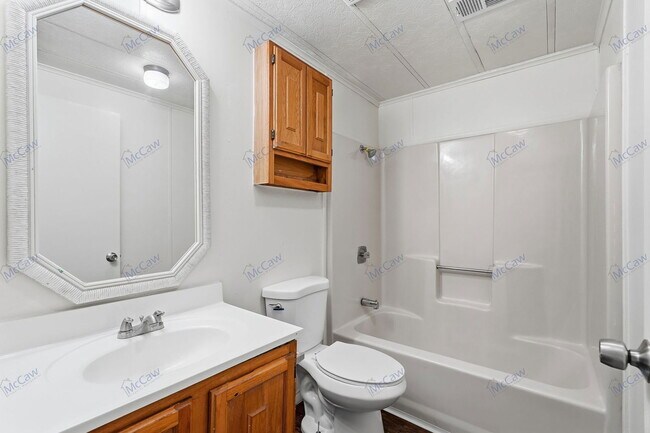 Building Photo - 14614 Seminole Dr