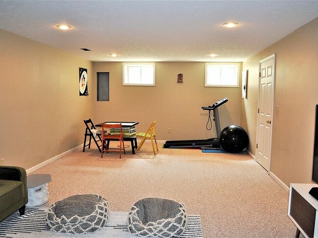 Building Photo - 6060 Chinkapin Dr