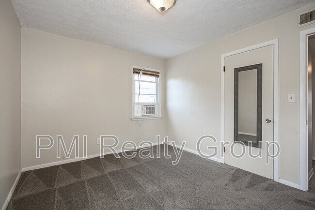 Building Photo - 1520 Coventry Rd