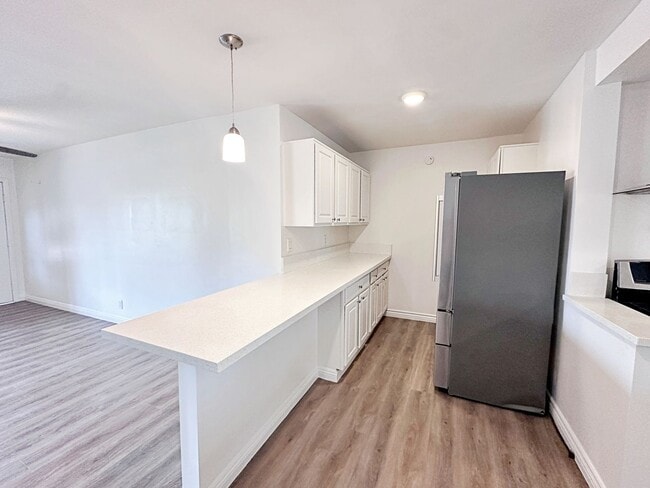 Building Photo - 812 Bracken Ave