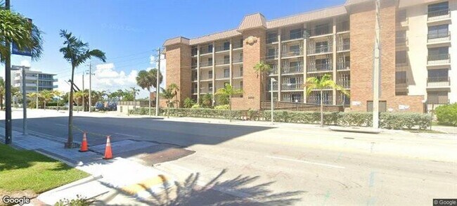 Primary Photo - 3200 N Ocean Dr
