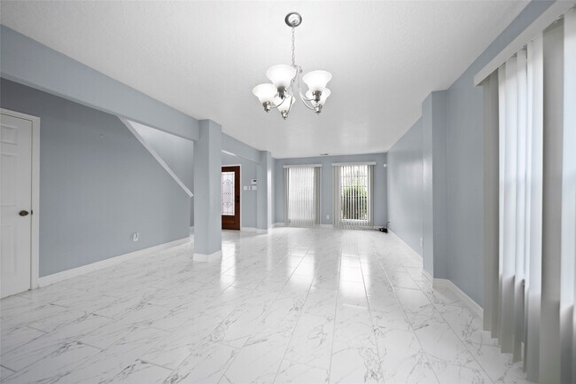 Building Photo - 16307 Split Willow Dr