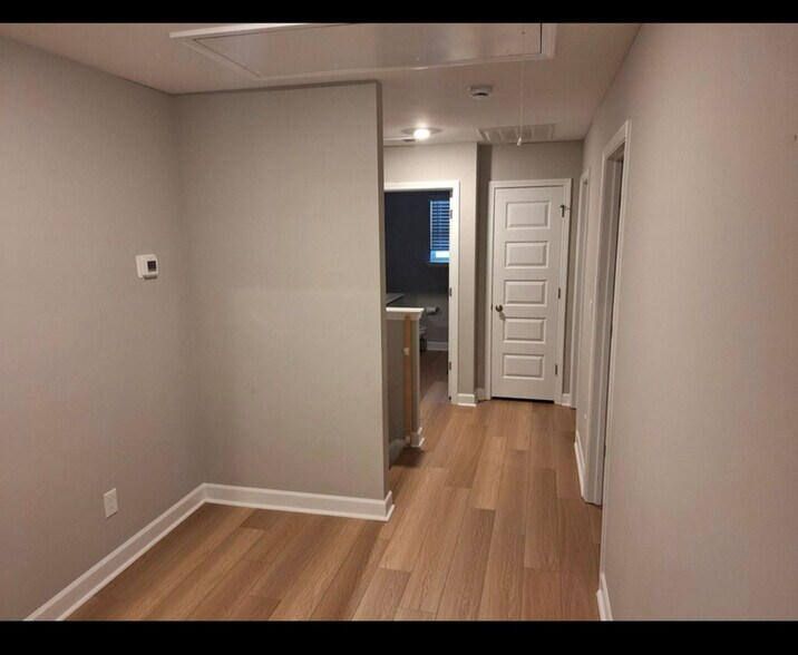 Building Photo - 317 Underhill Dr