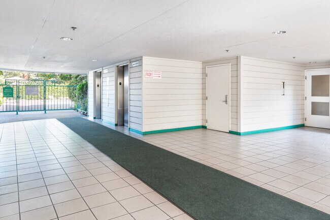 Building Photo - 345 Sheridan Ave