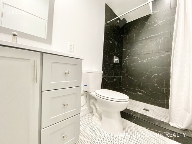 Building Photo - 6712 Willoughby Ave