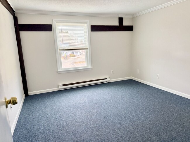 Building Photo - Well maintained inside and out