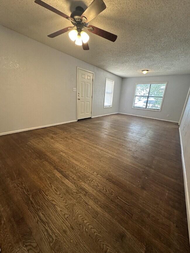 Building Photo - Close to Texas Tech University and Downtown
