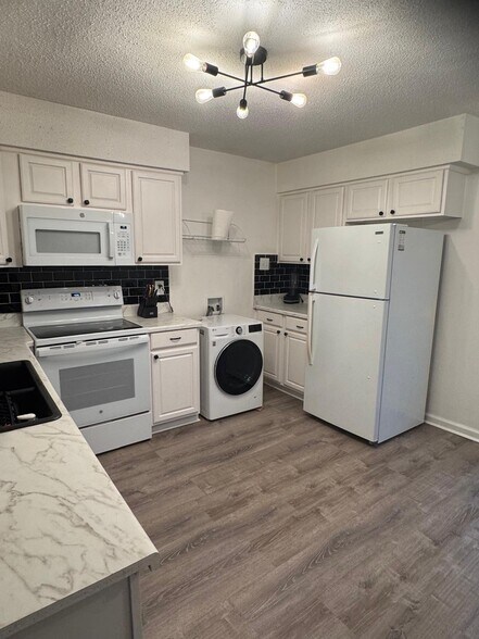 W/D - 2817 Sourwood St