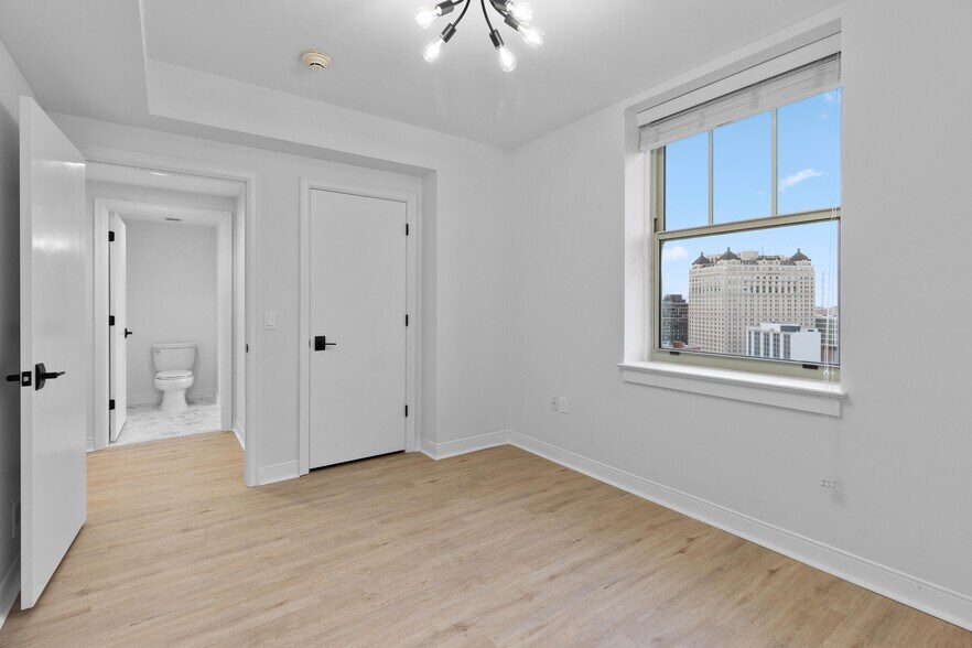 Building Photo - 525 W Lafayette Blvd