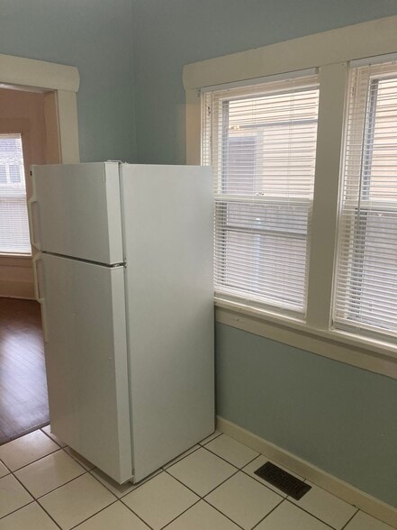 Building Photo - 434 N Topeka Ave