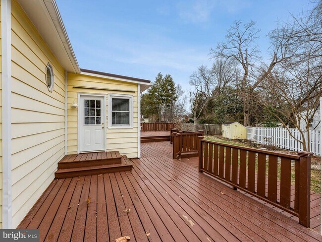 Building Photo - 3503 Maple Ct