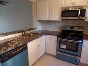 Building Photo - 5200 NW 31st Ave