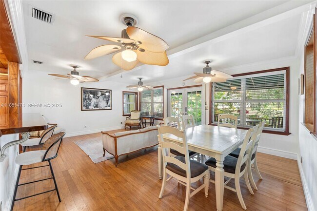 Building Photo - 918 Tequesta St