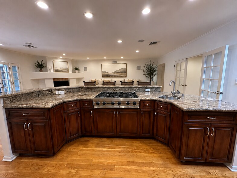Building Photo - Rare Sherman Oaks Lease | 4beds + 3baths + Large Office in a tree lined street with a large yard,...