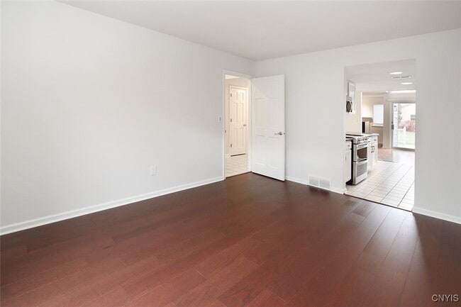 Building Photo - 442 Summerhaven Dr N