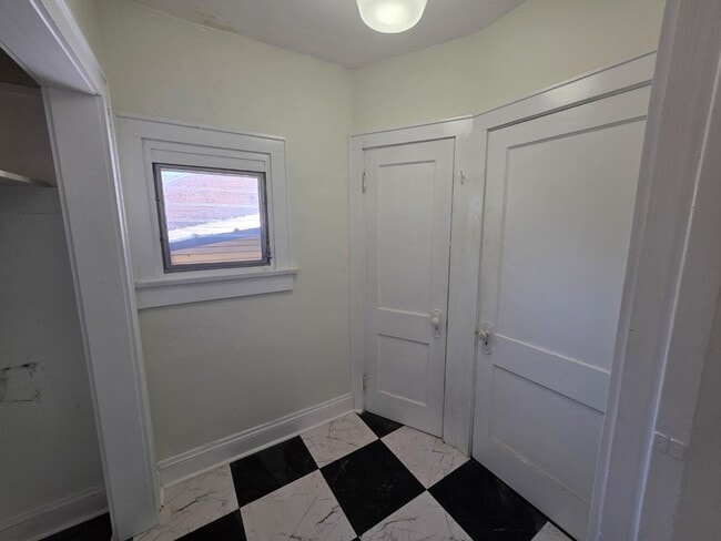 Building Photo - 159 Oak Park