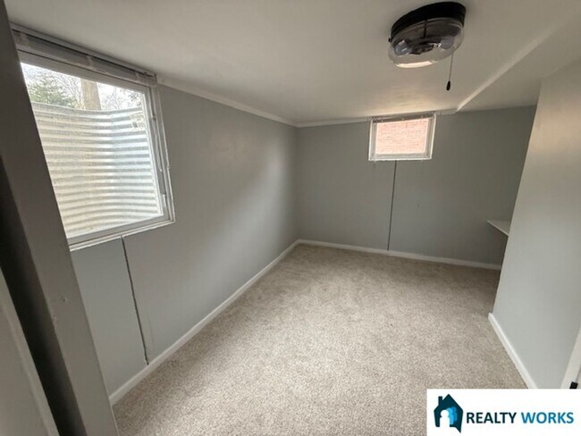 Building Photo - Charming 3-Bedroom, 1.5-Bath Home in Central Lincoln