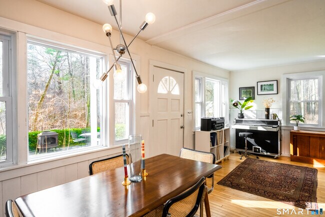 Building Photo - 474 US-7