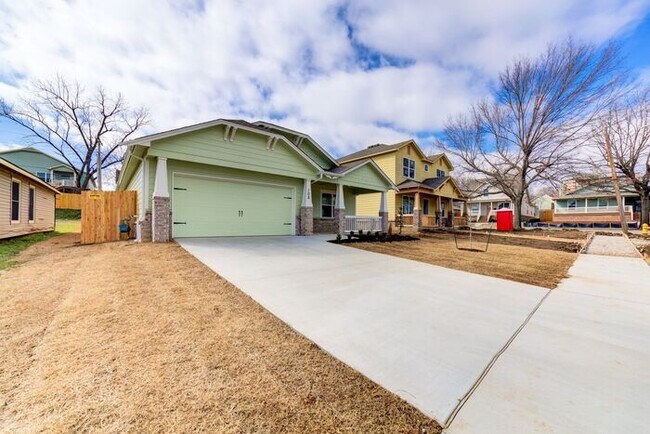 Building Photo - 4/2.5/2 New Construction Available Now!