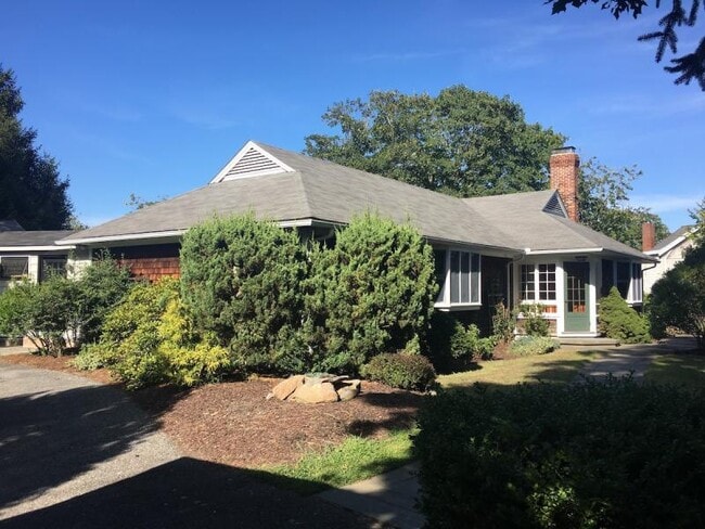 Building Photo - Saunderstown Village Rental