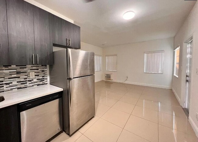 Building Photo - 950 Lake Wyman Rd