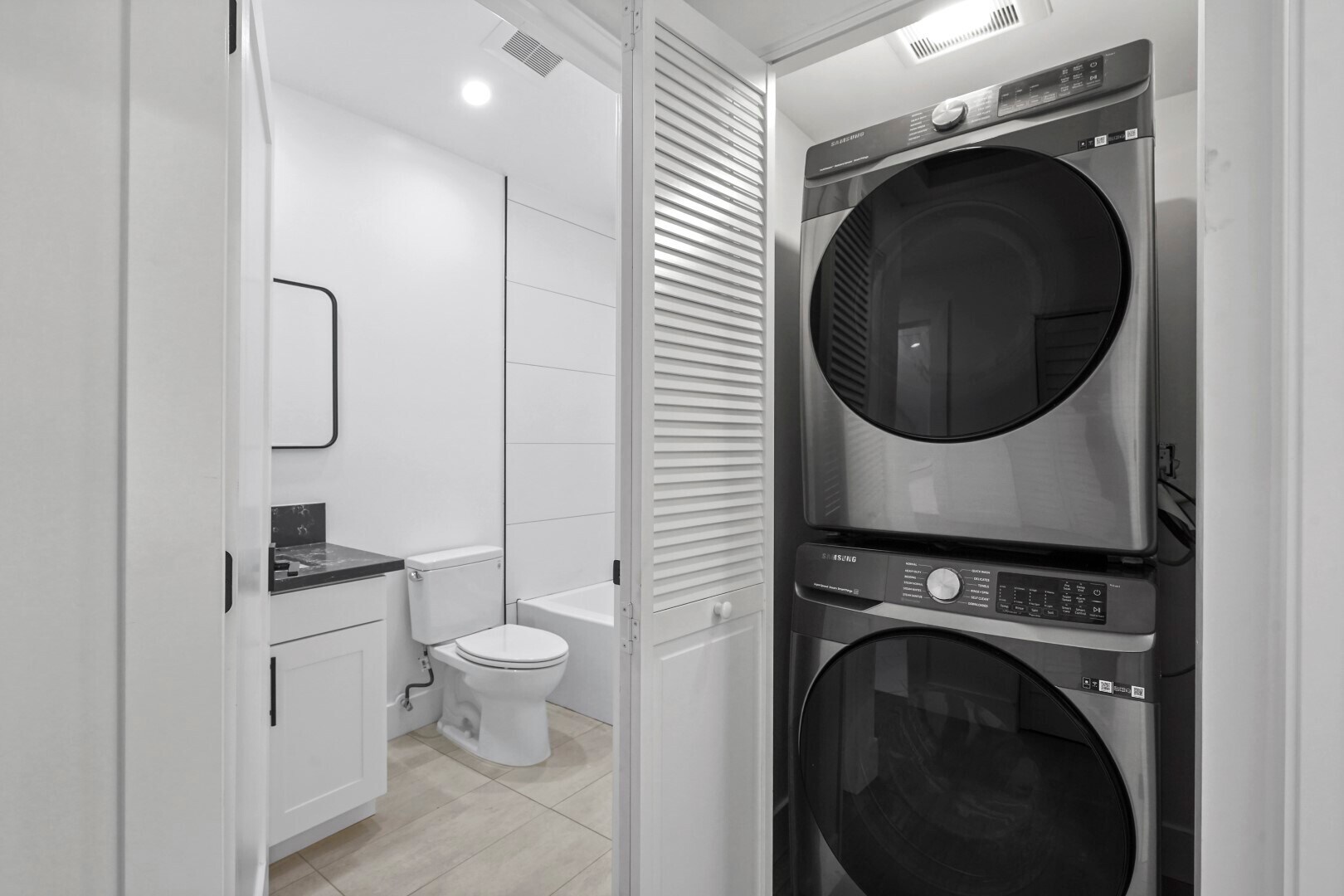 Building Photo - 7906 Oakdale Ave