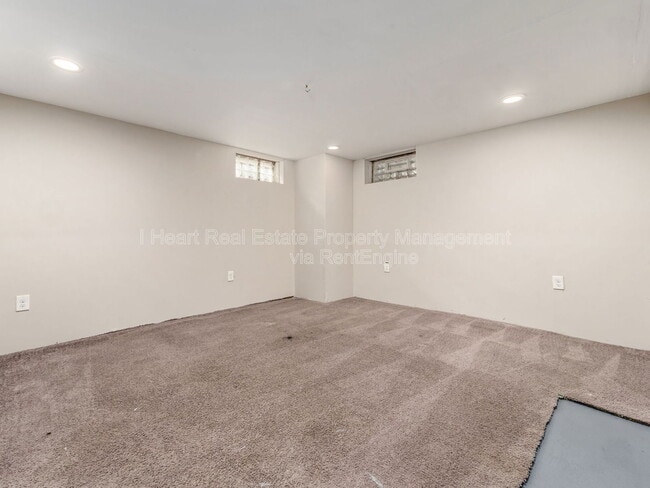 Building Photo - 1621 Sullivant Ave