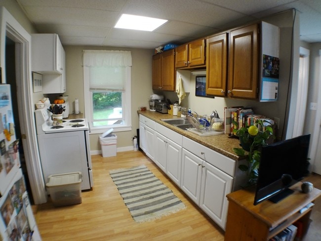 Apartment #1 - 51 Maple St