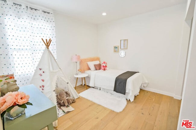 Building Photo - 3924 Tuller Ave