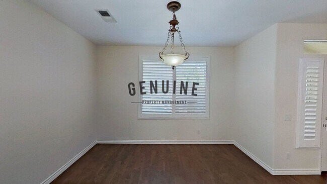 Building Photo - Spacious 3Bd 2.5Ba Home w/Den