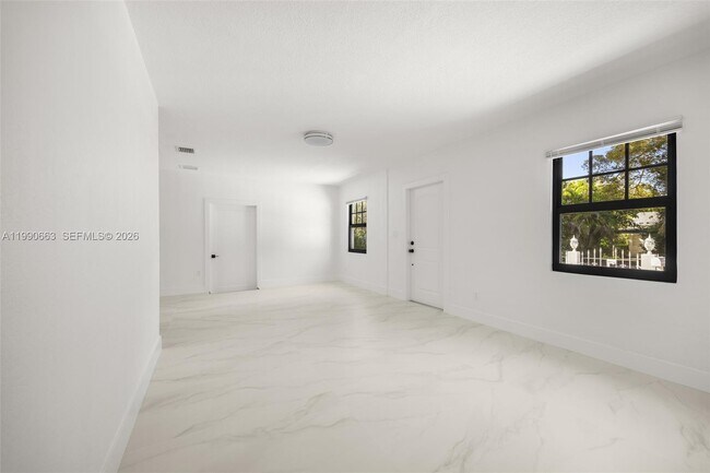 Building Photo - 3640 SW 13th St