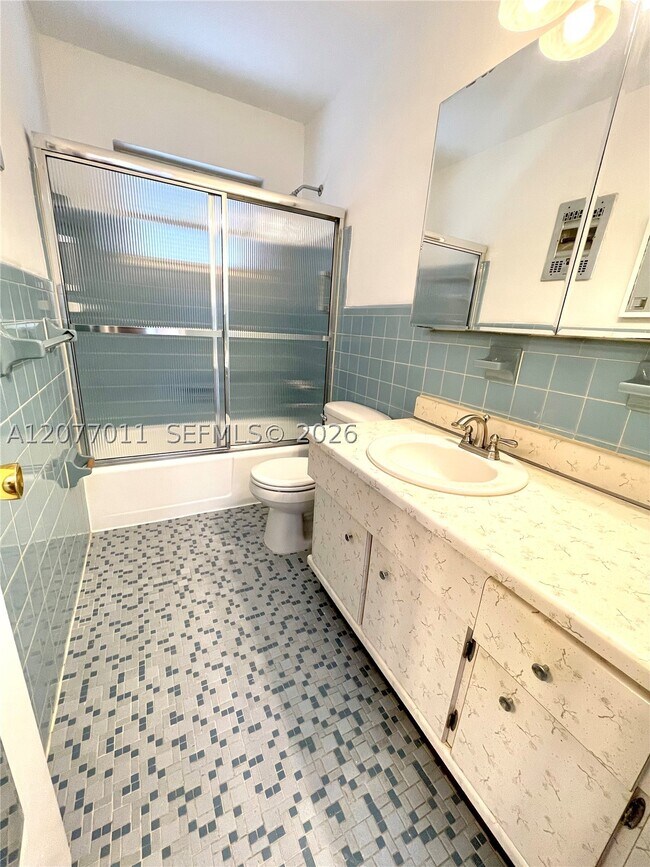 Building Photo - 441 Collins Ct