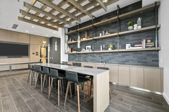 Building Photo - Nexus Condominium - 1 bedroom + den