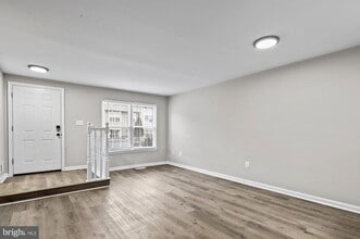 Building Photo - 328 Moseby Ct