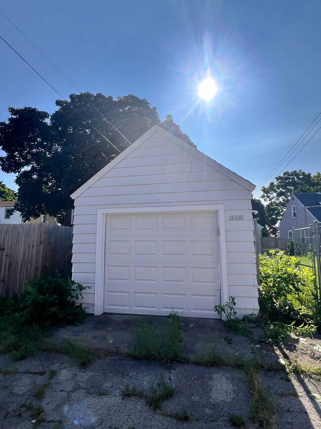 Building Photo - 4051 N 45th St