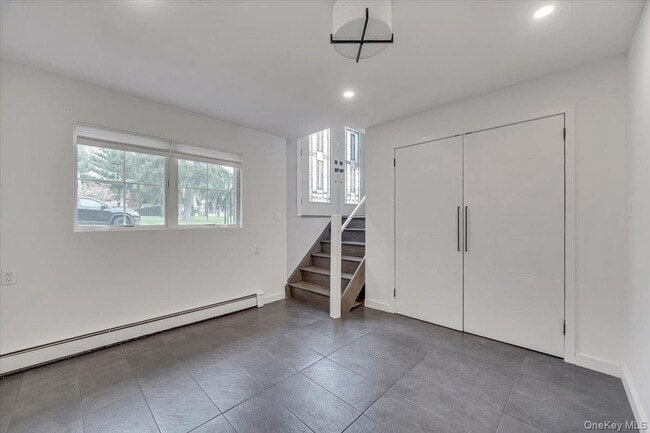 Building Photo - 10 Sandhage Dr