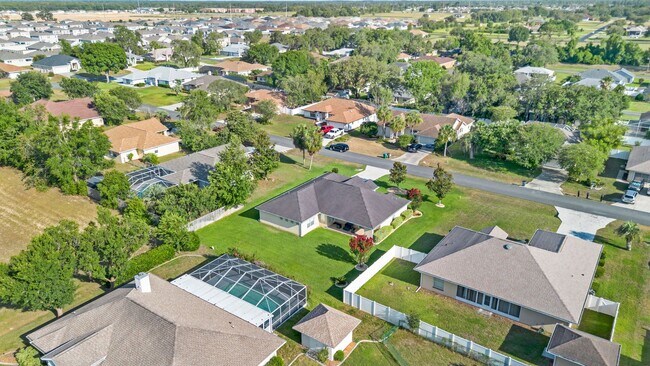 Building Photo - Fully furnished home