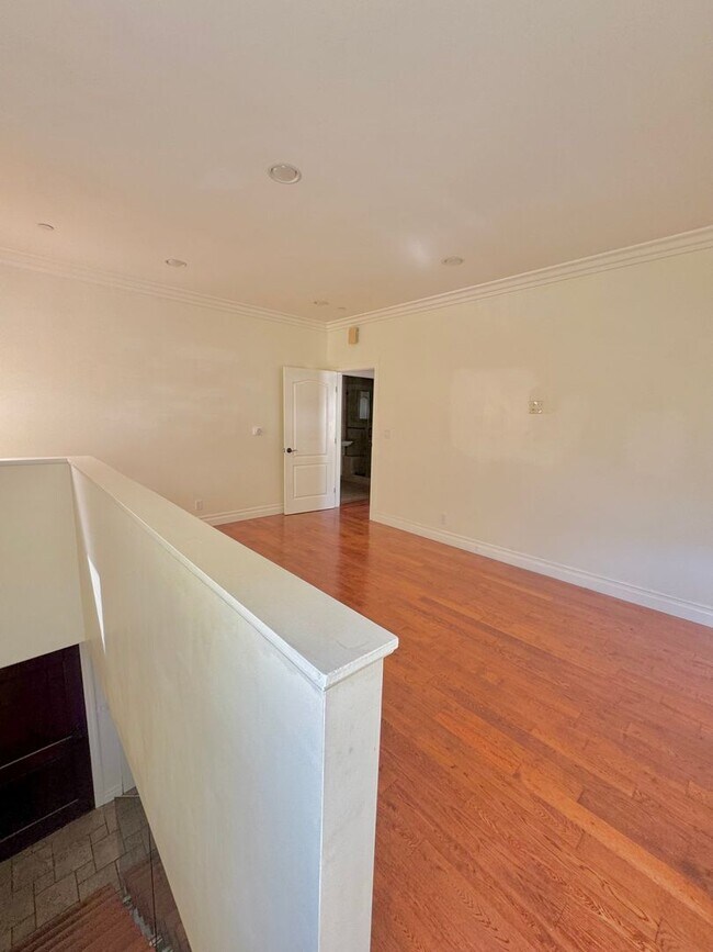 Building Photo - 4034 Madison Ave