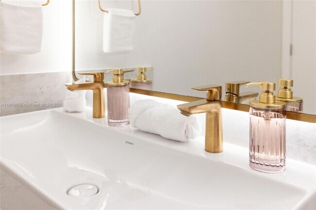 Building Photo - 159 NE 6th St